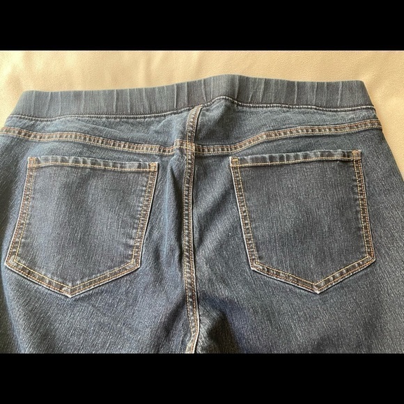 Old Navy Plus Size Women’s Size 18 Jeans, Slip On Style for Spring Barely Used - Picture 7 of 7